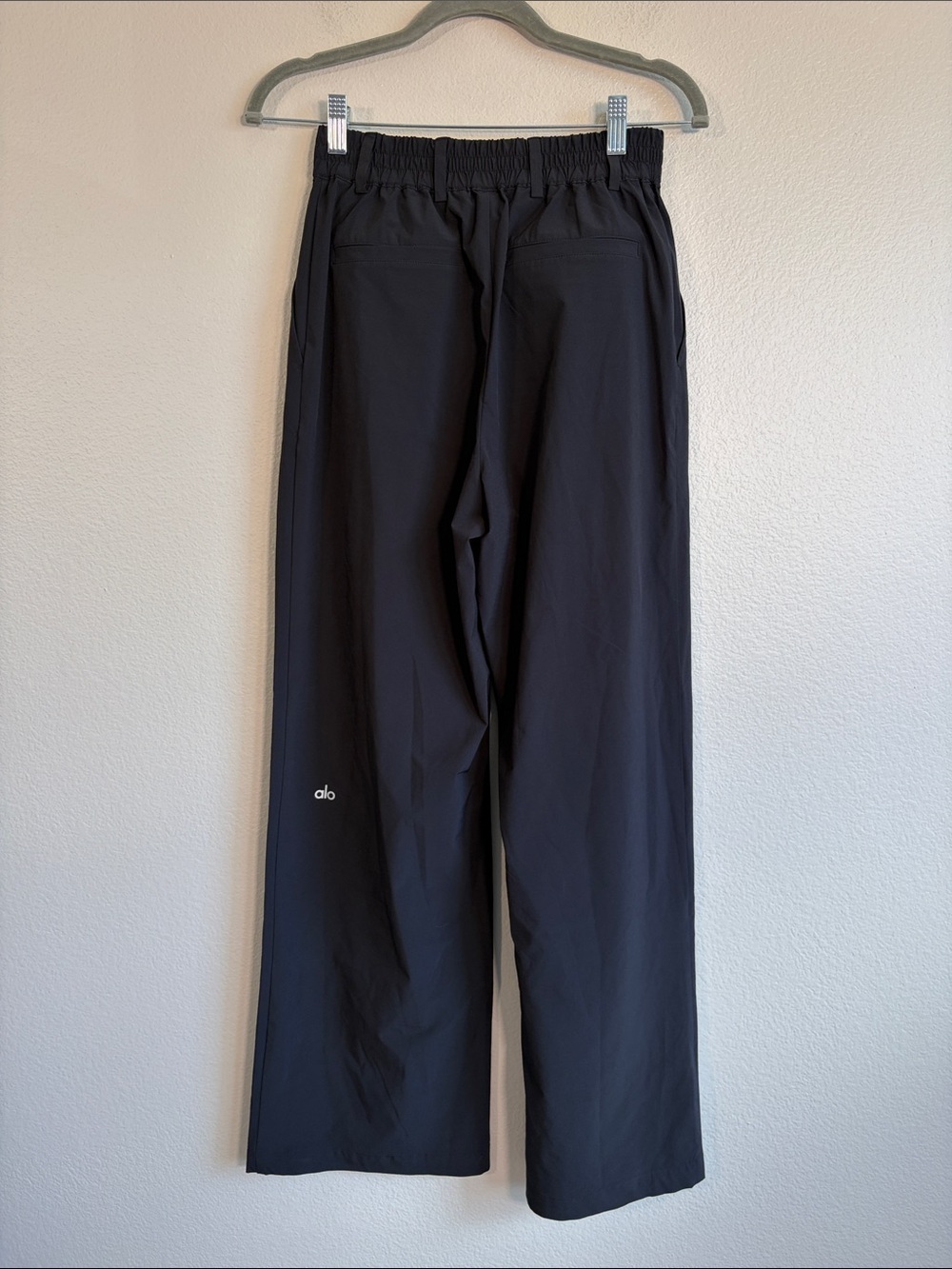 ALO Yoga High Waist Pursuit Trouser (Regular) in Blac… - Gem